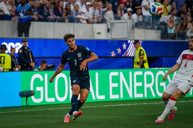 USA: Fußball FIFA World Cup, WM, Weltmeisterschaft, Fussball 2026 Gruppenphase Gruppe A Türkei vs USA SoFi Stadium (Inglewood, Los Angeles County, Kalifornien): Giovanni Reyna (USA, 7) *** USA Soccer 2026 FIFA World Cup Group Stage Group A Turkey vs. USA SoFi Stadium, Inglewood, Los Angeles County, California Giovanni Reyna, USA, 7 Copyright: xJOERANxSTEINSIEKx