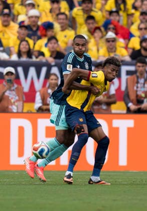 Zweikampf zwischen: duel between: Jonathan Tah (Germany, 4) und Kevin Rodriguez (Ecuador, 11) FIFA World Cup, WM, Weltmeisterschaft, Fussball 2026: Ecuador vs Deutschland 25 June 2026, FIFA World Cup 2026: Ecuador vs Deutschland (Group E, Matchday 3) at New York New Jersey Stadium in East Rutherford, New Jersey, USA. *** Tackle between Jonathan Tah (Germany, 4) and Kevin Rodriguez (Ecuador, 11) at the 2026 FIFA World Cup: Ecuador vs. Germany on June 25, 2026; 2026 FIFA World Cup: Ecuador vs. Germany, Group E, Matchday 3 at New York–New Jersey Stadium in East Rutherford, New Jersey, USA Copyright: HMBxMedia xMarcoxBader