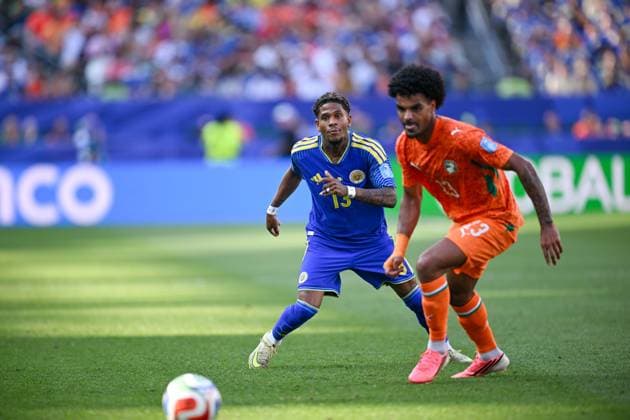 June 25, 2026, Philadelphia, Pennsylvania, United States: Curacao TYRESE NOSLIN (13) in action against Ivory CoastoÂ¢Ã¢öÂ¬Ã¢Â¢s player, CHRISTOPHER OPERI (13) during the Group E World Cup match at Philadelphia Stadium Philadelphia USA - ZUMArf1_ 20260625_spo_rf1_337 Copyright: xRickyxFitchettx