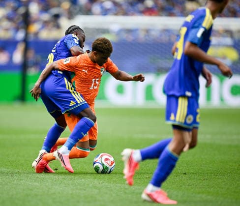 June 25, 2026, Philadelphia, Pennsylvania, United States: Curacao player, SHEREL FLORANUS (5) in action against Ivory Coast player, AMAD DIALLO (15) during the Group E World Cup match at Philadelphia Stadium Philadelphia USA - ZUMArf1_ 20260625_spo_rf1_311 Copyright: xRickyxFitchettx