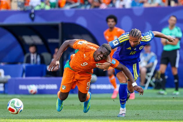 June 25, 2026, Philadelphia, Pennsylvania, USA: JEARL MARGARITHA of Curacao fouls ANGE-YOAN BONNY of Cote D Ivoire during the 2026 FIFA World Cup, WM, Weltmeisterschaft, Fussball Group E match at Philadelphia Stadium in Philadelphia, PA on June 25, 2026. Philadelphia USA - ZUMAm283 20260625_zsp_m283_037 Copyright: xBillyxMyersx