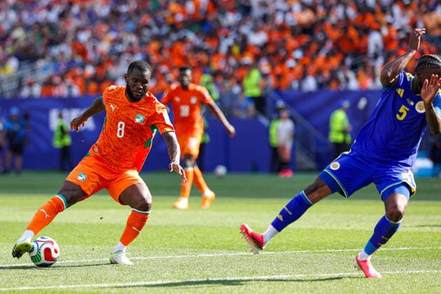 June 25, 2026, Philadelphia, Pennsylvania, USA: FRANCK KESSIE of Cote D Ivoire cuts the ball back at the top of the box during the 2026 FIFA World Cup, WM, Weltmeisterschaft, Fussball Group E match at Philadelphia Stadium in Philadelphia, PA on June 25, 2026. Philadelphia USA - ZUMAm283 20260625_zsp_m283_032 Copyright: xBillyxMyersx