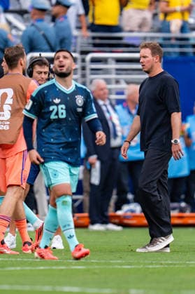 FIFA Fussball Weltmeisterschaft 2026, Gruppe E, Spiel 3, Ecuador vs Deutschand, 25.06.2026, Metlife-Stadion in New Jersey Deniz Undav (Deutschland) unzufrieden nach Abpfiff Julian Nagelsmann (Deutschland) *** 2026 FIFA World Cup, Group E, Match 3, Ecuador vs. Germany, June 25, 2026, MetLife Stadium in New Jersey; Deniz Undav (Germany) dissatisfied after the final whistle; Julian Nagelsmann (Germany) Copyright: xBahhoxKarax