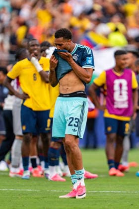 FIFA Fussball Weltmeisterschaft 2026, Gruppe E, Spiel 3, Ecuador vs Deutschand, 25.06.2026, Metlife-Stadion in New Jersey Felix Nmecha (Deutschland) Jonathan Tah (Deutschland) im Gebet mit Spielern von Ecuador *** 2026 FIFA World Cup, Group E, Match 3, Ecuador vs. Germany, June 25, 2026, MetLife Stadium in New Jersey: Felix Nmecha (Germany) and Jonathan Tah (Germany) praying with players from Ecuador Copyright: xBahhoxKarax