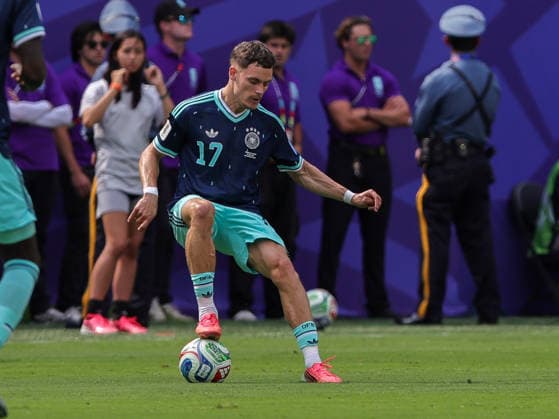 June 25, 2026, East Rutherford, New Jersey, USA: Germany midfielder FLORIAN WIRTZ (17) dribbles the ball during the 2026 FIFA World Cup, WM, Weltmeisterschaft, Fussball match between Ecuador and Germany at MetLife Stadium in East Rutherford, NJ East Rutherford USA - ZUMAr225 20260625_zsp_r225_031 Copyright: xScottxRausenbergerx