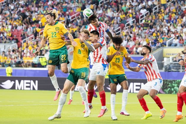FIFA World Cup, WM, Weltmeisterschaft, Fussball 2026 - Group D - Paraguay vs Australia Paraguay defender Gustavo Gomez heads the ball during the FIFA World Cup 2026 group stage match Paraguay vs Australia, at San Francisco Bay Area Stadium in Santa Clara, USA, 25 June 2026. SANTA CLARA United States  Copyright: xBENJAMINxFANJOYx