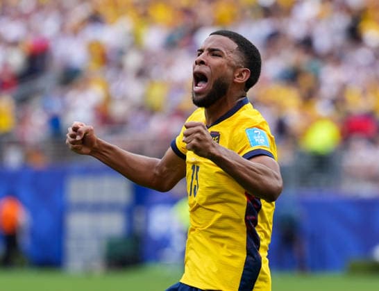Pedro Vite (Ecuador, 15) gestikuliert nach dem zweiten Tor seiner Mannschaft und jubelt. USA, FIFA Weltmeisterschaft, Ecuador vs Deutschland, East Rutherford, 25.06.2026 USA, FIFA Weltmeisterschaft, Ecuador vs Deutschland, East Rutherford, 25.06.2026 East Rutherford *** Pedro Vite of Ecuador, 15, gestures after his team s second goal and celebrates. USA, FIFA World Cup, Ecuador vs. Germany, East Rutherford, June 25, 2026, USA, FIFA World Cup, Ecuador vs. Germany, East Rutherford, June 25, 2026, East Rutherford Copyright: xEibner-Pressefoto ScottxColemanx EP_SCN