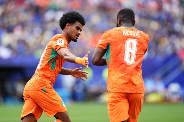 June 25, 2026: Ivory Coast Defender Christopher Operi (13) and Ivory Coast Midfielder Franck Kessie (8) high five during the first half of a World Cup Match against Curacao at Philadelphia Stadium in Philadelphia, Pennsylvania. CSM Philadelphia United States of America - ZUMAc04_ 20260625_zma_c04_264 Copyright: xKylexRoddenx