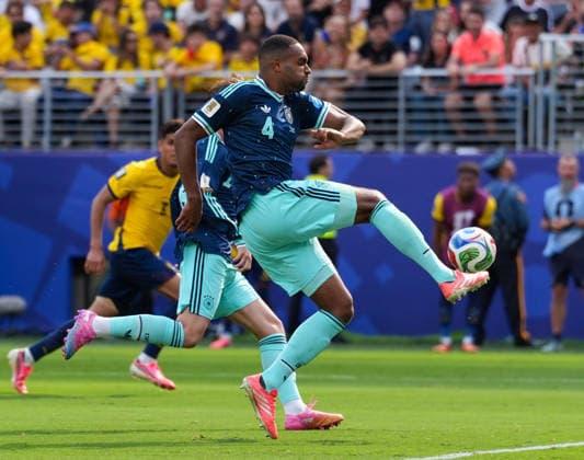 Jonathan Tah (Deutschland, 4) spielt den Ball. USA, FIFA Weltmeisterschaft, Ecuador vs Deutschland, East Rutherford, 25.06.2026 USA, FIFA Weltmeisterschaft, Ecuador vs Deutschland, East Rutherford, 25.06.2026 East Rutherford *** Jonathan Tah (Germany, No. 4) plays the ball (USA), FIFA World Cup, Ecuador vs. Germany, East Rutherford, June 25, 2026 (USA), FIFA World Cup, Ecuador vs. Germany, East Rutherford, June 25, 2026, East Rutherford Copyright: xEibner-Pressefoto ScottxColemanx EP_SCN