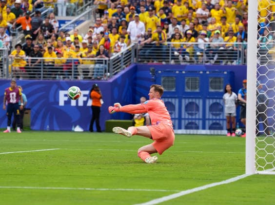 Manuel Neuer (Deutschland, 1) pariert. USA, FIFA Weltmeisterschaft, Ecuador vs Deutschland, East Rutherford, 25.06.2026 USA, FIFA Weltmeisterschaft, Ecuador vs Deutschland, East Rutherford, 25.06.2026 East Rutherford *** Manuel Neuer, Germany; 1 save, USA; FIFA World Cup, Ecuador vs. Germany, East Rutherford, June 25, 2026; USA; FIFA World Cup, Ecuador vs. Germany, East Rutherford, June 25, 2026; East Rutherford Copyright: xEibner-Pressefoto ScottxColemanx EP_SCN