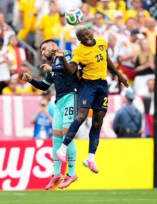 Deniz Undav (Deutschland, 26) und Moises Caicedo (Ecuador, 23) springen zum Kopfballduell. USA, FIFA Weltmeisterschaft, Ecuador vs Deutschland, East Rutherford, 25.06.2026 USA, FIFA Weltmeisterschaft, Ecuador vs Deutschland, East Rutherford, 25.06.2026 East Rutherford *** Deniz Undav of Germany, 26, and Moises Caicedo of Ecuador, 23, jump for a header duel in the U.S., FIFA World Cup, Ecuador vs. Germany, East Rutherford, June 25, 2026, U.S., FIFA World Cup, Ecuador vs. Germany, East Rutherford, June 25, 2026, East Rutherford Copyright: xEibner-Pressefoto ScottxColemanx EP_SCN