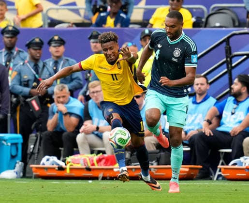 Kevin Rodriguez (Ecuador, 11) im Zweikampf mit Jonathan Tah (Deutschland, 4) USA, FIFA Weltmeisterschaft, Ecuador vs Deutschland, East Rutherford, 25.06.2026 USA, FIFA Weltmeisterschaft, Ecuador vs Deutschland, East Rutherford, 25.06.2026 East Rutherford *** Kevin Rodriguez (Ecuador), No. 11, in a tackle with Jonathan Tah (Germany), No. 4, USA, FIFA World Cup, Ecuador vs. Germany, East Rutherford, June 25, 2026, USA, FIFA World Cup, Ecuador vs. Germany, East Rutherford, June 25, 2026, East Rutherford Copyright: xEibner-Pressefoto ScottxColemanx EP_SCN