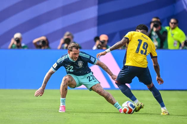David Raum (Germany) and Gonzalo Plata (Ecuador) battle for the ball during the FIFA World Cup, WM, Weltmeisterschaft, Fussball 2026 Group E match between Ecuador and Germany at New York New Jersey Stadium on June 25, 2026 in East Rutherford, United States. (Photo by Harry Langer DeFodi Images) - *** David Raum of Germany and Gonzalo Plata of Ecuador battle for the ball during the 2026 FIFA World Cup Group E match between Ecuador and Germany at New York New Jersey Stadium on June 25, 2026, in East Rutherford, United States. Photo by Harry Langer, DeFodi Images