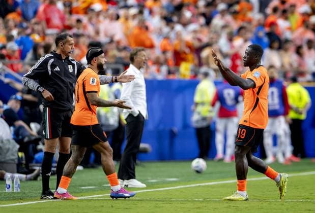 KANSAS - (lr) Memphis Depay of the Netherlands, Brian Brobbey of the Netherlands during the FIFA 2026 World Cup Group F match between Tunisia and the Netherlands at Kansas City Stadium on June 25, 2026 in Kansas, United States. KOEN VAN WEEL ANP FIFA World Cup, WM, Weltmeisterschaft, Fussball 2026 group stage 2026 xVIxANPxSportx xxANPxIVx 562018149 originalFilename: 562018149.jpg