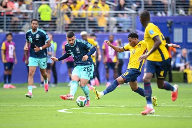 Deniz Undav (Germany), Gonzalo Plata (Ecuador) and Joel Ordonez (Ecuador) battle for the ball during the FIFA World Cup, WM, Weltmeisterschaft, Fussball 2026 Group E match between Ecuador and Germany at New York New Jersey Stadium on June 25, 2026 in East Rutherford, United States. (Photo by Harry Langer DeFodi Images) - *** Deniz Undav (Germany), Gonzalo Plata (Ecuador), and Joel Ordonez (Ecuador) battle for the ball during the 2026 FIFA World Cup Group E match between Ecuador and Germany at New York New Jersey Stadium on June 25, 2026, in East Rutherford, United States. Photo by Harry Langer, DeFodi Images