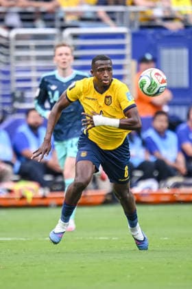 Willian Pacho (Ecuador) controls the Ball during the FIFA World Cup, WM, Weltmeisterschaft, Fussball 2026 Group E match between Ecuador and Germany at New York New Jersey Stadium on June 25, 2026 in East Rutherford, United States. (Photo by Harry Langer DeFodi Images) - *** Willian Pacho of Ecuador controls the ball during the 2026 FIFA World Cup Group E match between Ecuador and Germany at New York New Jersey Stadium on June 25, 2026, in East Rutherford, United States. Photo by Harry Langer, DeFodi Images