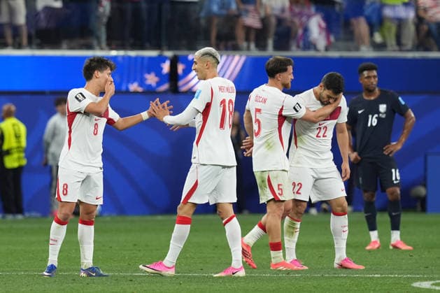 Players from Turkey react at the end of a FIFA World Cup, WM, Weltmeisterschaft, Fussball 2026 group stage match Turkey against United States at the SoFi Stadium in Los Angeles, United States, 25 June 2026. FIFA World Cup 2026 - Group D - Turkey vs USA !ACHTUNG: NUR REDAKTIONELLE NUTZUNG!  Copyright: xOmarxAlonsox GR5445 20260626-55020713690_1