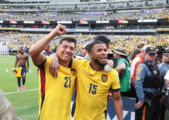 June 25, 2026, New Jersey, New York, USA: ALAN FRANCO of Ecuador (L) and PEDRO VITE of Ecuador celebrate after winning the FIFA World Cup, WM, Weltmeisterschaft, Fussball 2026 Group E match between Ecuador and Germany at New York New Jersey Stadium. New Jersey USA - ZUMAs337 20260625_znp_s337_011 Copyright: xGentxShkullakux