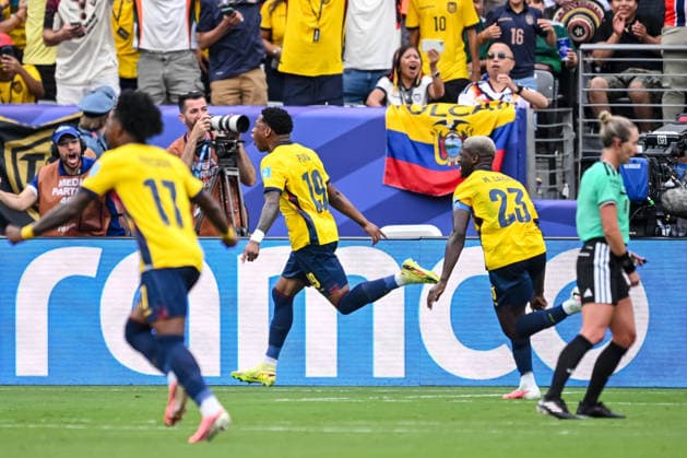 Gonzalo Plata (Ecuador) celebrates after scoring his team s second goal with teammates during the FIFA World Cup, WM, Weltmeisterschaft, Fussball 2026 Group E match between Ecuador and Germany at New York New Jersey Stadium on June 25, 2026 in East Rutherford, United States. (Photo by Harry Langer DeFodi Images) - *** Gonzalo Plata of Ecuador celebrates with his teammates after scoring his team s second goal during the 2026 FIFA World Cup Group E match between Ecuador and Germany at New York-New Jersey Stadium on June 25, 2026, in East Rutherford, United States. Photo by Harry Langer, DeFodi Images