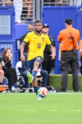 Pedro Vite (Ecuador) controls the Ball during the FIFA World Cup, WM, Weltmeisterschaft, Fussball 2026 Group E match between Ecuador and Germany at New York New Jersey Stadium on June 25, 2026 in East Rutherford, United States. (Photo by Harry Langer DeFodi Images) - *** Pedro Vite of Ecuador controls the ball during the 2026 FIFA World Cup Group E match between Ecuador and Germany at New York New Jersey Stadium on June 25, 2026, in East Rutherford, United States. Photo by Harry Langer, DeFodi Images