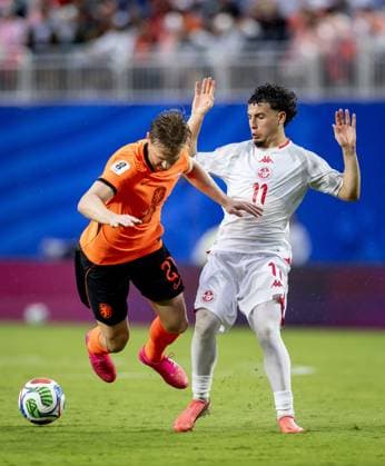 KANSAS - (lr) Frenkie de Jong for the Netherlands, Ismael Gharbi for Tunisia during the FIFA 2026 World Cup Group F match between Tunisia and the Netherlands at Kansas City Stadium on June 25, 2026, in Kansas, United States. KOEN VAN WEEL ANP FIFA World Cup, WM, Weltmeisterschaft, Fussball 2026 group stage 2026 xVIxANPxSportx xxANPxIVx 562018460 originalFilename: 562018460.jpg