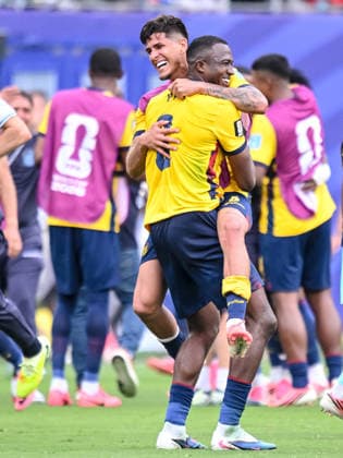Willian Pacho (Ecuador) and Piero Hincapie (Ecuador) Celebrating the victory during the FIFA World Cup, WM, Weltmeisterschaft, Fussball 2026 Group E match between Ecuador and Germany at New York New Jersey Stadium on June 25, 2026 in East Rutherford, United States. (Photo by Harry Langer DeFodi Images) - *** Willian Pacho (Ecuador) and Piero Hincapie (Ecuador) celebrate their victory during the 2026 FIFA World Cup Group E match between Ecuador and Germany at New York New Jersey Stadium on June 25, 2026, in East Rutherford, United States. Photo by Harry Langer, DeFodi Images