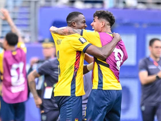Willian Pacho (Ecuador) and Piero Hincapie (Ecuador) Celebrating the victory during the FIFA World Cup, WM, Weltmeisterschaft, Fussball 2026 Group E match between Ecuador and Germany at New York New Jersey Stadium on June 25, 2026 in East Rutherford, United States. (Photo by Harry Langer DeFodi Images) - *** Willian Pacho (Ecuador) and Piero Hincapie (Ecuador) celebrate their victory during the 2026 FIFA World Cup Group E match between Ecuador and Germany at New York New Jersey Stadium on June 25, 2026, in East Rutherford, United States. Photo by Harry Langer, DeFodi Images
