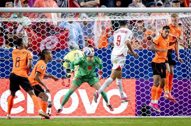 KANSAS - Hazem Mastouri of Tunisia heads the 2-1 past (lr) Ryan Gravenberch of the Netherlands, Nathan Ake of the Netherlands, Netherlands goalkeeper Bart Verbruggen, Tijjani Reijnders of the Netherlands and Jan Paul van Hecke of the Netherlands during the 2026 FIFA World Cup, WM, Weltmeisterschaft, Fussball Group F match between Tunisia and the Netherlands at Kansas City Stadium on June 25, 2026 in Kansas, United States. KOEN VAN WEEL ANP FIFA World Cup 2026 group stage 2026 xVIxANPxSportx xxANPxIVx 562018573 originalFilename: 562018573.jpg