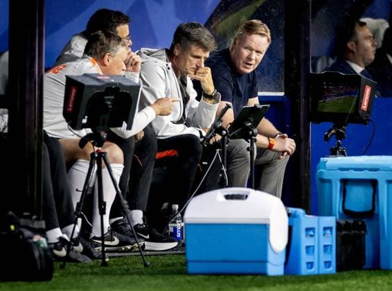 KANSAS - (lr) Assistants Erwin Koeman, Ruud van Nistelrooij, Wim Jonk, and Netherlands coach Ronald Koeman during the 2026 FIFA World Cup, WM, Weltmeisterschaft, Fussball Group F match between Tunisia and the Netherlands at Kansas City Stadium on June 25, 2026, in Kansas, United States. KOEN VAN WEEL ANP FIFA World Cup 2026 group stage 2026 xVIxANPxSportx xxANPxIVx 562018587 originalFilename: 562018587.jpg
