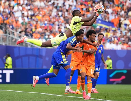 260626 -- PHILADELPHIA, June 26, 2026 -- Yahia Fofana up, goalkeeper of Cote d Ivoire, makes a save during the group E match between Curacao and Cote d Ivoire at the 2026 FIFA World Cup, WM, Weltmeisterschaft, Fussball at Philadelphia Stadium in Philadelphia, the United States, June 25, 2026. SPU.S.-PHILADELPHIA-FOOTBALL-FIFA WORLD CUP-GROUP E-CUW VS CIV LuixSiuxWai  (SP)U.S.-PHILADELPHIA-FOOTBALL-FIFA WORLD CUP-GROUP E-CUW VS CIV IMAGO LuixSiuxWai  imago images 0860040187
