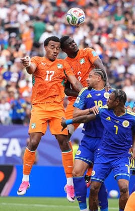260626 -- PHILADELPHIA, June 26, 2026 -- Guela Doue 1st L and Ousmane Diomande 2nd L of Cote d Ivoire vie for a header during the group E match between Curacao and Cote d Ivoire at the 2026 FIFA World Cup, WM, Weltmeisterschaft, Fussball at Philadelphia Stadium in Philadelphia, the United States, June 25, 2026. SPU.S.-PHILADELPHIA-FOOTBALL-FIFA WORLD CUP-GROUP E-CUW VS CIV LuixSiuxWai  (SP)U.S.-PHILADELPHIA-FOOTBALL-FIFA WORLD CUP-GROUP E-CUW VS CIV IMAGO LuixSiuxWai  imago images 0860040258