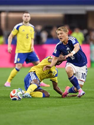 (260626) -- DALLAS, June 26, 2026 -- Doan Ritsu (R) of Japan competes during the group F match between Japan and Sweden at the 2026 FIFA World Cup, WM, Weltmeisterschaft, Fussball at Dallas Stadium in Dallas, the United States, on June 25, 2026. ) (SP)U.S.-DALLAS-FOOTBALL-FIFA WORLD CUP-GROUP F-JPN VS SWE WuxXiaoling 