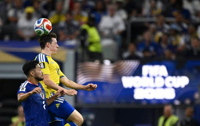 (260626) -- DALLAS, June 26, 2026 -- Players from both sides fight for a headball during the group F match between Japan and Sweden at the 2026 FIFA World Cup, WM, Weltmeisterschaft, Fussball at Dallas Stadium in Dallas, the United States, on June 25, 2026. ) (SP)U.S.-DALLAS-FOOTBALL-FIFA WORLD CUP-GROUP F-JPN VS SWE WuxXiaoling 