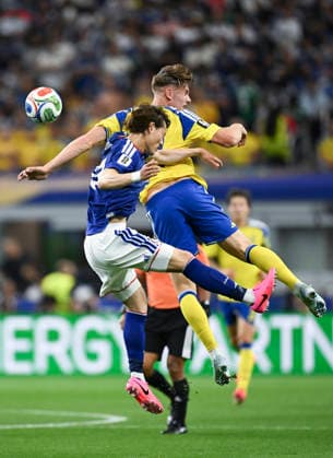 (260626) -- DALLAS, June 26, 2026 -- Players from both sides fight for a headball during the group F match between Japan and Sweden at the 2026 FIFA World Cup, WM, Weltmeisterschaft, Fussball at Dallas Stadium in Dallas, the United States, on June 25, 2026. ) (SP)U.S.-DALLAS-FOOTBALL-FIFA WORLD CUP-GROUP F-JPN VS SWE WuxXiaoling 