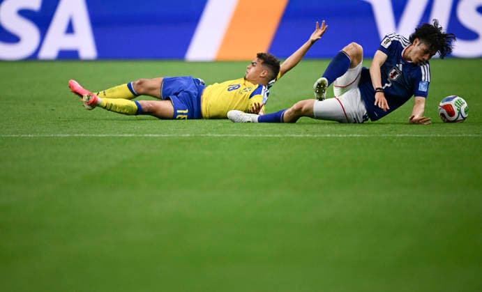 (260626) -- DALLAS, June 26, 2026 -- Tanaka Ao (R) of Japan and Yasin Ayari of Sweden compete during the group F match between Japan and Sweden at the 2026 FIFA World Cup, WM, Weltmeisterschaft, Fussball at Dallas Stadium in Dallas, the United States, on June 25, 2026. ) (SP)U.S.-DALLAS-FOOTBALL-FIFA WORLD CUP-GROUP F-JPN VS SWE WuxXiaoling 