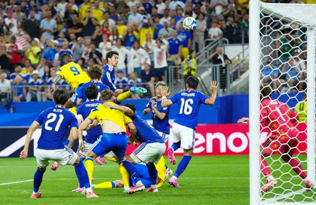 (260626) -- DALLAS, June 26, 2026 -- Players compete during the group F match between Japan and Sweden at the 2026 FIFA World Cup, WM, Weltmeisterschaft, Fussball at Dallas Stadium in Dallas, the United States, on June 25, 2026. ) (SP)U.S.-DALLAS-FOOTBALL-FIFA WORLD CUP-GROUP F-JPN VS SWE JiaxHaocheng 