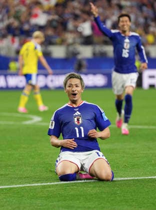 (260626) -- DALLAS, June 26, 2026 -- Maeda Daizen (front) of Japan celebrates his goal during the group F match between Japan and Sweden at the 2026 FIFA World Cup, WM, Weltmeisterschaft, Fussball at Dallas Stadium in Dallas, the United States, on June 25, 2026. ) (SP)U.S.-DALLAS-FOOTBALL-FIFA WORLD CUP-GROUP F-JPN VS SWE WuxXiaoling 