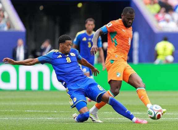 260626 -- PHILADELPHIA, June 26, 2026 -- Livano Comenencia L of Curacao competes with Franck Kessie of Cote d Ivoire during the group E match between Curacao and Cote d Ivoire at the 2026 FIFA World Cup, WM, Weltmeisterschaft, Fussball at Philadelphia Stadium in Philadelphia, the United States, June 25, 2026. SPU.S.-PHILADELPHIA-FOOTBALL-FIFA WORLD CUP-GROUP E-CUW VS CIV LuixSiuxWai  (SP)U.S.-PHILADELPHIA-FOOTBALL-FIFA WORLD CUP-GROUP E-CUW VS CIV IMAGO LuixSiuxWai  imago images 0860040263