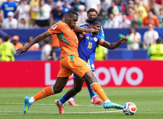 260626 -- PHILADELPHIA, June 26, 2026 -- Ange Yoan Bonny L of Cote d Ivoire competes with Leandro Bacuna of Curacao during the group E match between Curacao and Cote d Ivoire at the 2026 FIFA World Cup, WM, Weltmeisterschaft, Fussball at Philadelphia Stadium in Philadelphia, the United States, June 25, 2026. SPU.S.-PHILADELPHIA-FOOTBALL-FIFA WORLD CUP-GROUP E-CUW VS CIV LuixSiuxWai  (SP)U.S.-PHILADELPHIA-FOOTBALL-FIFA WORLD CUP-GROUP E-CUW VS CIV IMAGO LuixSiuxWai  imago images 0860042619
