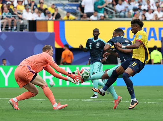 260626 -- NEW JERSEY, June 26, 2026 -- Manuel Neuer 1st L, goalkeeper of Germany, makes a save during the group E match between Ecuador and Germany at the 2026 FIFA World Cup, WM, Weltmeisterschaft, Fussball at New York New Jersey Stadium in New Jersey, the United States, June 25, 2026. SPU.S.-NEW JERSEY-FOOTBALL-FIFA WORLD CUP-GROUP E-ECU VS GER CaoxCan  (SP)U.S.-NEW JERSEY-FOOTBALL-FIFA WORLD CUP-GROUP E-ECU VS GER IMAGO CaoxCan  imago images 0860044960