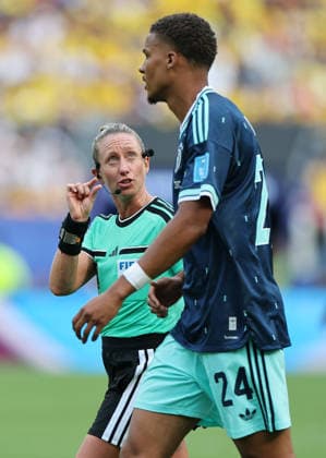 260626 -- NEW JERSEY, June 26, 2026 -- Referee Tori Penso L speaks to Malick Thiaw of Germany during the group E match between Ecuador and Germany at the 2026 FIFA World Cup, WM, Weltmeisterschaft, Fussball at New York New Jersey Stadium in New Jersey, the United States, June 25, 2026. SPU.S.-NEW JERSEY-FOOTBALL-FIFA WORLD CUP-GROUP E-ECU VS GER CaoxCan  (SP)U.S.-NEW JERSEY-FOOTBALL-FIFA WORLD CUP-GROUP E-ECU VS GER IMAGO CaoxCan  imago images 0860044962