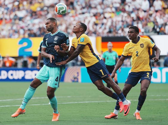 260626 -- NEW JERSEY, June 26, 2026 -- Estupinan C of Ecuador competes with Jonathan Tah L of Germany during the group E match between Ecuador and Germany at the 2026 FIFA World Cup, WM, Weltmeisterschaft, Fussball at New York New Jersey Stadium in New Jersey, the United States, June 25, 2026. SPU.S.-NEW JERSEY-FOOTBALL-FIFA WORLD CUP-GROUP E-ECU VS GER XuxChang  (SP)U.S.-NEW JERSEY-FOOTBALL-FIFA WORLD CUP-GROUP E-ECU VS GER IMAGO XuxChang  imago images 0860044984