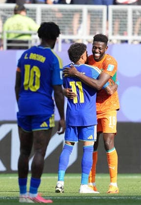 260626 -- PHILADELPHIA, June 26, 2026 -- Ibrahim Sangare R of Cote d Ivoire hugs Jeremy Antonisse C of Curacao after the group E match between Curacao and Cote d Ivoire at the 2026 FIFA World Cup, WM, Weltmeisterschaft, Fussball at Philadelphia Stadium in Philadelphia, the United States, June 25, 2026. SPU.S.-PHILADELPHIA-FOOTBALL-FIFA WORLD CUP-GROUP E-CUW VS CIV LuixSiuxWai  (SP)U.S.-PHILADELPHIA-FOOTBALL-FIFA WORLD CUP-GROUP E-CUW VS CIV IMAGO LuixSiuxWai  imago images 0860044991