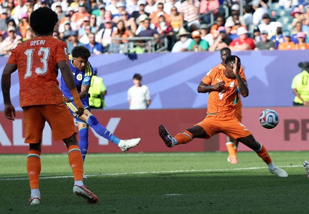 260626 -- PHILADELPHIA, June 26, 2026 -- Jeremy Antonisse C of Curacao competes during the group E match between Curacao and Cote d Ivoire at the 2026 FIFA World Cup, WM, Weltmeisterschaft, Fussball at Philadelphia Stadium in Philadelphia, the United States, June 25, 2026. SPU.S.-PHILADELPHIA-FOOTBALL-FIFA WORLD CUP-GROUP E-CUW VS CIV HuxXingyu  (SP)U.S.-PHILADELPHIA-FOOTBALL-FIFA WORLD CUP-GROUP E-CUW VS CIV IMAGO HuxXingyu  imago images 0860045512