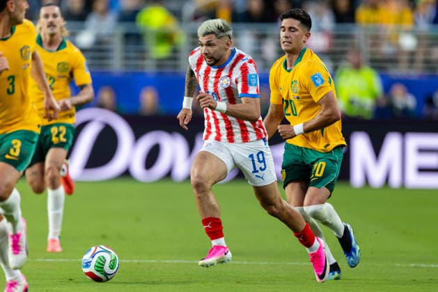 SANTA CLARA, CA - JUNE 25: Julio Enciso 19 of Paraguay controls the ball during the FIFA World Cup, WM, Weltmeisterschaft, Fussball 2026 Group D match between Paraguay and Australia on June 25, 2026 at San Francisco Bay Area Stadium in Santa Clara, CA. (Photo by Matthew Huang Icon Sportswire) SOCCER: JUN 25 FIFA World Cup 26 Group D - Paraguay vs Australia EDITORIAL USE ONLY Icon260625014