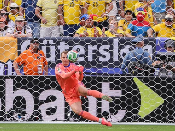 June 25, 2026, East Rutherford, New Jersey, USA: Germany goalkeeper MANUEL NEUER (1) dives to make a save during the 2026 FIFA World Cup, WM, Weltmeisterschaft, Fussball match between Ecuador and Germany at MetLife Stadium in East Rutherford, NJ East Rutherford USA - ZUMAr225 20260625_zsp_r225_023 Copyright: xScottxRausenbergerx