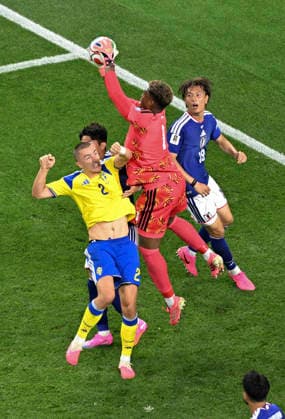 (260626) -- DALLAS, June 26, 2026 -- Suzuki Zion (2nd R), goalkeeper of Japan, jumps to save the ball during the group F match between Japan and Sweden at the 2026 FIFA World Cup, WM, Weltmeisterschaft, Fussball at Dallas Stadium in Dallas, the United States, on June 25, 2026. ) (SP)U.S.-DALLAS-FOOTBALL-FIFA WORLD CUP-GROUP F-JPN VS SWE ChengxMin 