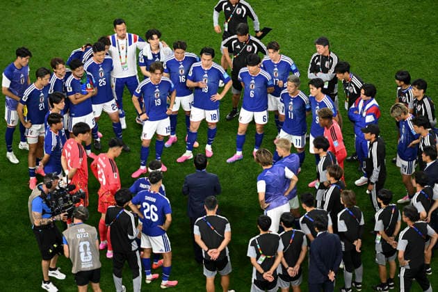 (260626) -- DALLAS, June 26, 2026 -- Moriyasu Hajime (C), head coach of Japan, instructs players after the group F match between Japan and Sweden at the 2026 FIFA World Cup, WM, Weltmeisterschaft, Fussball at Dallas Stadium in Dallas, the United States, on June 25, 2026. ) (SP)U.S.-DALLAS-FOOTBALL-FIFA WORLD CUP-GROUP F-JPN VS SWE ChengxMin 