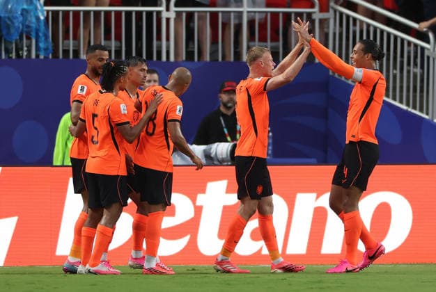 (260626) -- KANSAS CITY, June 26, 2026 -- Players of the Netherlands celebrate scoring during the group F match between the Netherlands and Tunisia at the 2026 FIFA World Cup, WM, Weltmeisterschaft, Fussball at Kansas City Stadium in Kansas City, the United States, June 25, 2026. ) (SP)U.S.-KANSAS CITY-FOOTBALL-FIFA WORLD CUP-GROUP F-NED VS TUN LixYing 