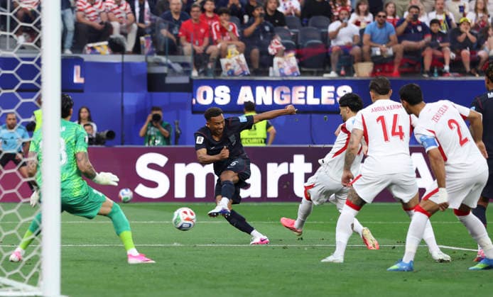 (260626) -- LOS ANGELES, June 26, 2026 -- Auston Trusty (2nd L) of the United States shoots and scores during a group D match between the United States and T¨¹rkiye at the 2026 FIFA World Cup, WM, Weltmeisterschaft, Fussball at Los Angeles Stadium in Los Angeles, the United States, June 25, 2026. ) (SP)U.S.-LOS ANGELES-FOOTBALL-FIFA WORLD CUP-GROUP D-USA VS TUR BaixXuefei 